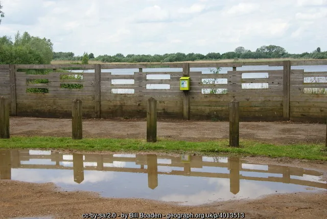 Wooden viewing screen beside a lake and path at Fen Drayton Lakes