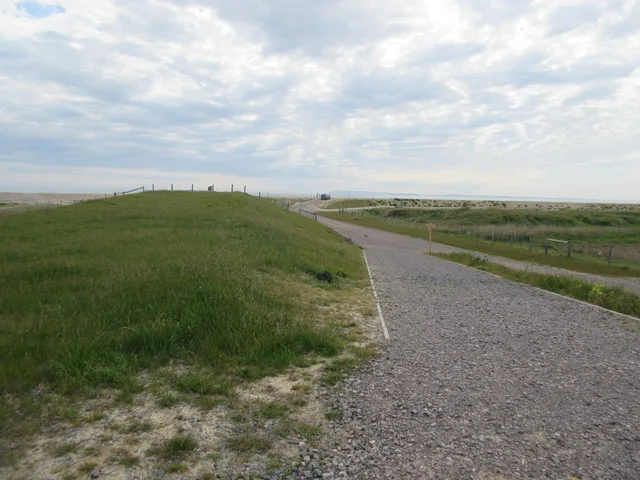 Gravel bridleway beside the grassy sea-defence bank at Medmerry.